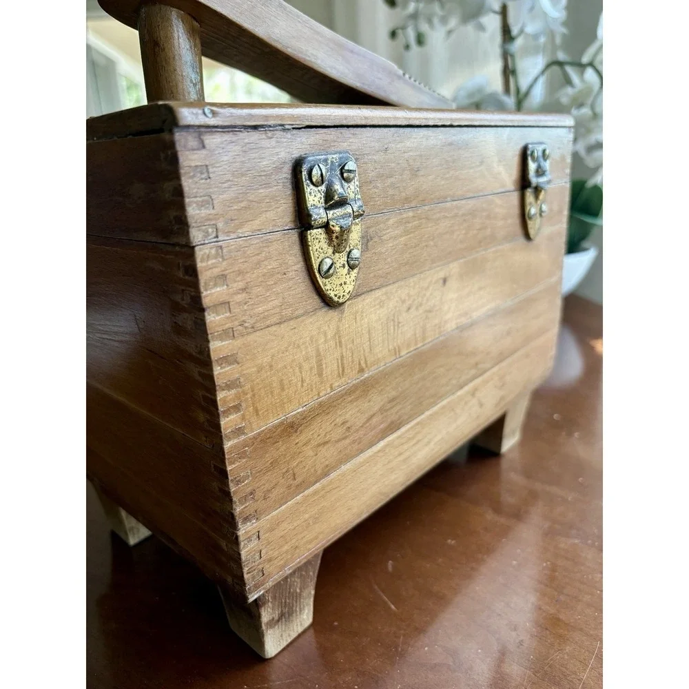 Cavalier Guardsman Vintage Wooden Shoebox Deluxe Shoes Shine Case Dovetail